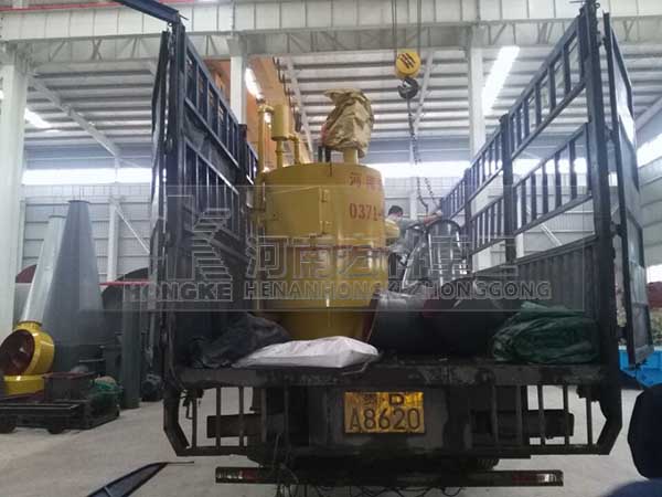 河南宏科重工發(fā)往貴州安順鴨糞烘干機現場