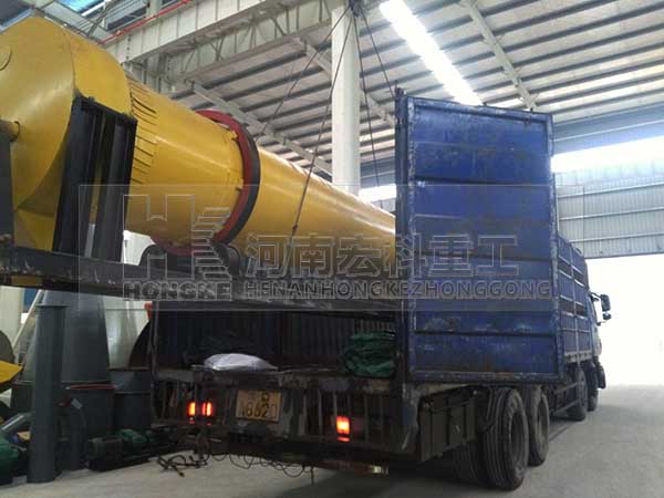河南宏科重工發(fā)往貴州安順鴨糞烘干機現場