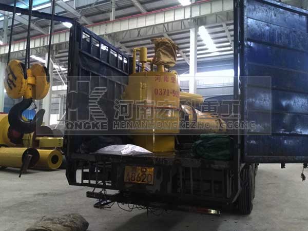 河南宏科重工發(fā)往貴州安順鴨糞烘干機現場