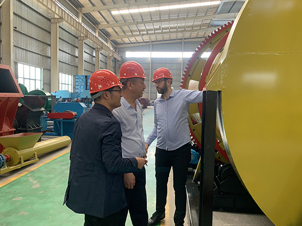 土耳其客戶現(xiàn)場考察回轉窯生產線