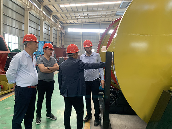 土耳其客戶現(xiàn)場考察回轉窯生產線
